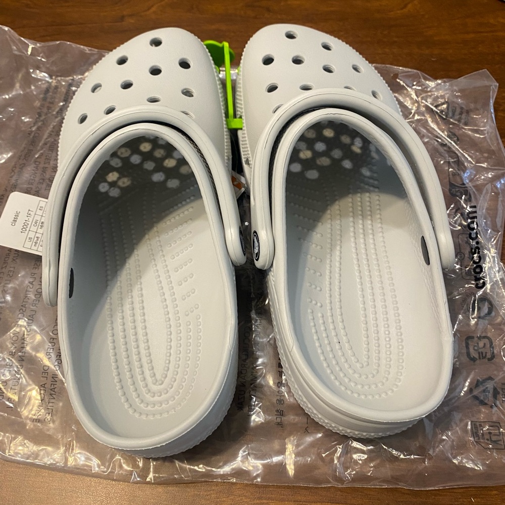 Crocs Classic Clog - Woman’s Size 8 - Picture 2 of 5